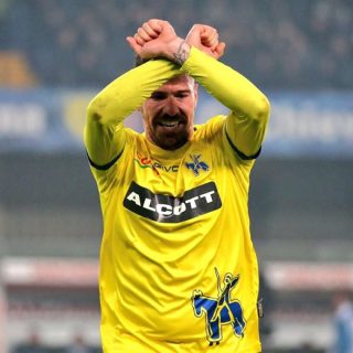 Chievo Juve 2018 - Il gesto delle manette di Cacciatore