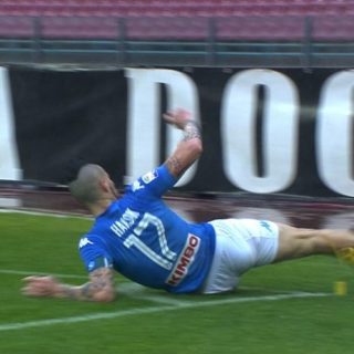 Napoli - Spal, Hamsik rompe bandierina