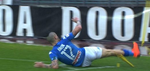 Napoli - Spal, Hamsik rompe bandierina